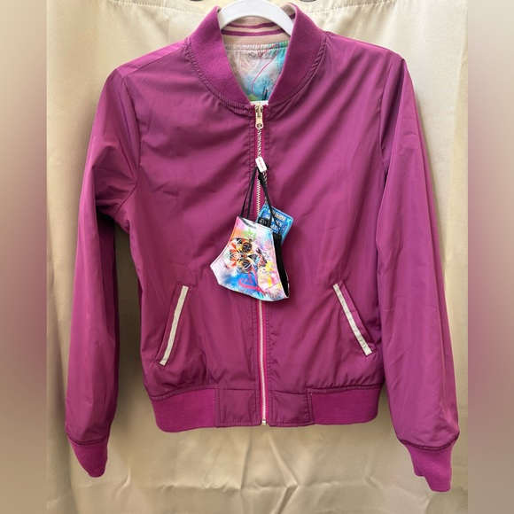 Size small.  Fits. Size 4 and 6. - Picture 4 of 5